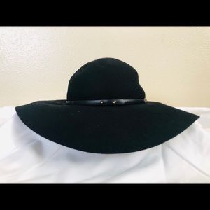 Black floppy hat
